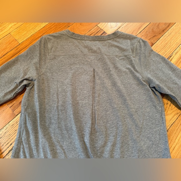 Lululemon Women’s Pleated Back Crew Neck Soft Sweatshirt Gray Size M? READ - Picture 4 of 13